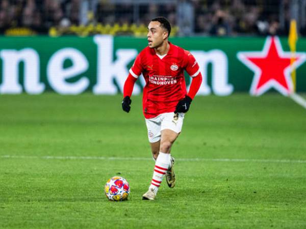 Chuyển nhượng 15/3: PSV lên kế hoạch mua đứt Sergino Dest