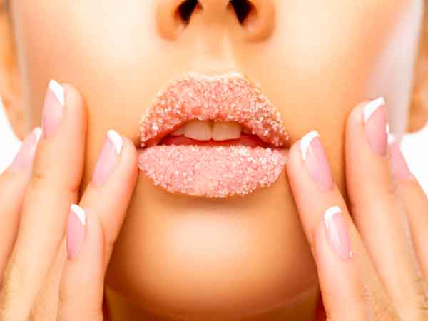 Trước khi thoa son, việc tẩy tế bào chết cho môi là điều rất quan trọng