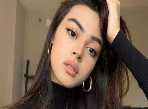 Màu son nude hoặc các tông màu pastel như hồng nhạt phù hợp với đôi môi dày