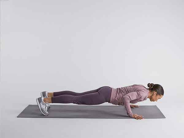Push-up là bài tập giúp tăng cường sức mạnh cơ tay, vai và cơ ngực.