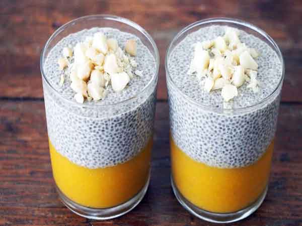 Một cốc sinh tố hạt chia với trái cây là một sự kết hợp tuyệt vời để giảm cân