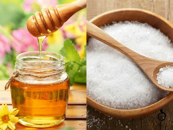 Dưỡng da body bằng muối và mật ong