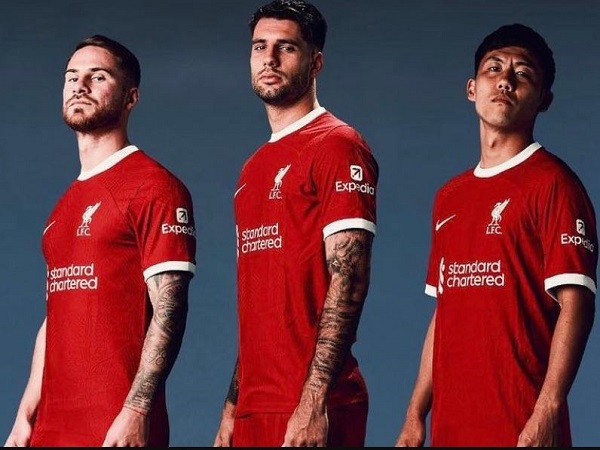 bộ 3 tiền vệ Liverpool hiện tại Alexis Mac Allister- Dominik Szoboszlai- Wataru Endo