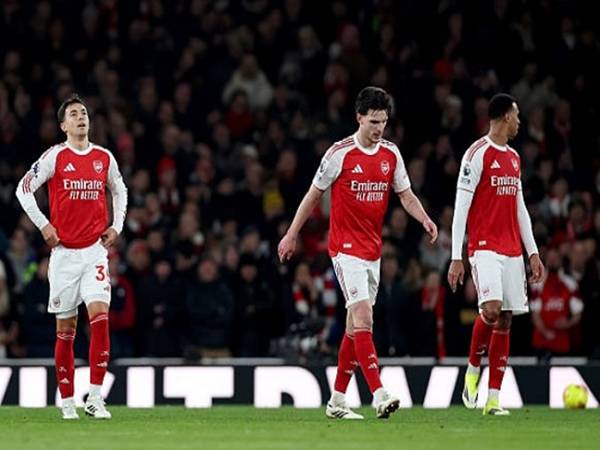 Arsenal lộ vấn đề tâm lý trong cuộc đua vô địch
